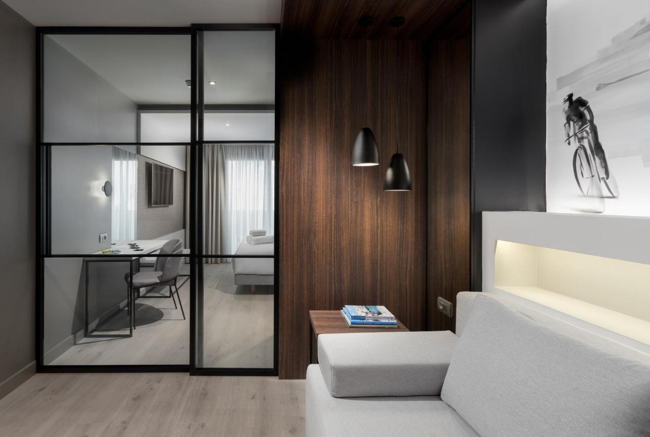 Ivis 4 Boutique Hotel Athena Bagian luar foto