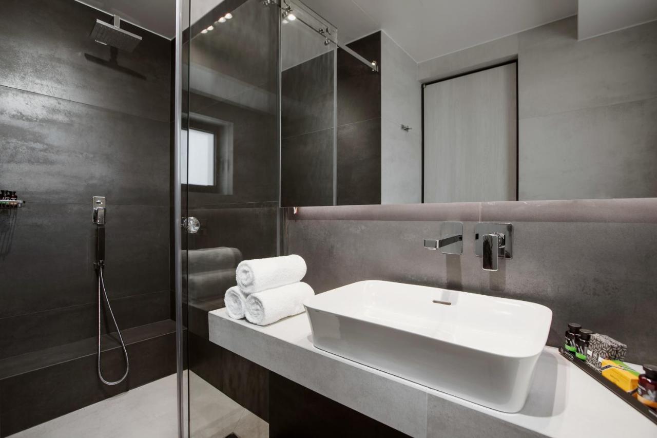 Ivis 4 Boutique Hotel Athena Bagian luar foto
