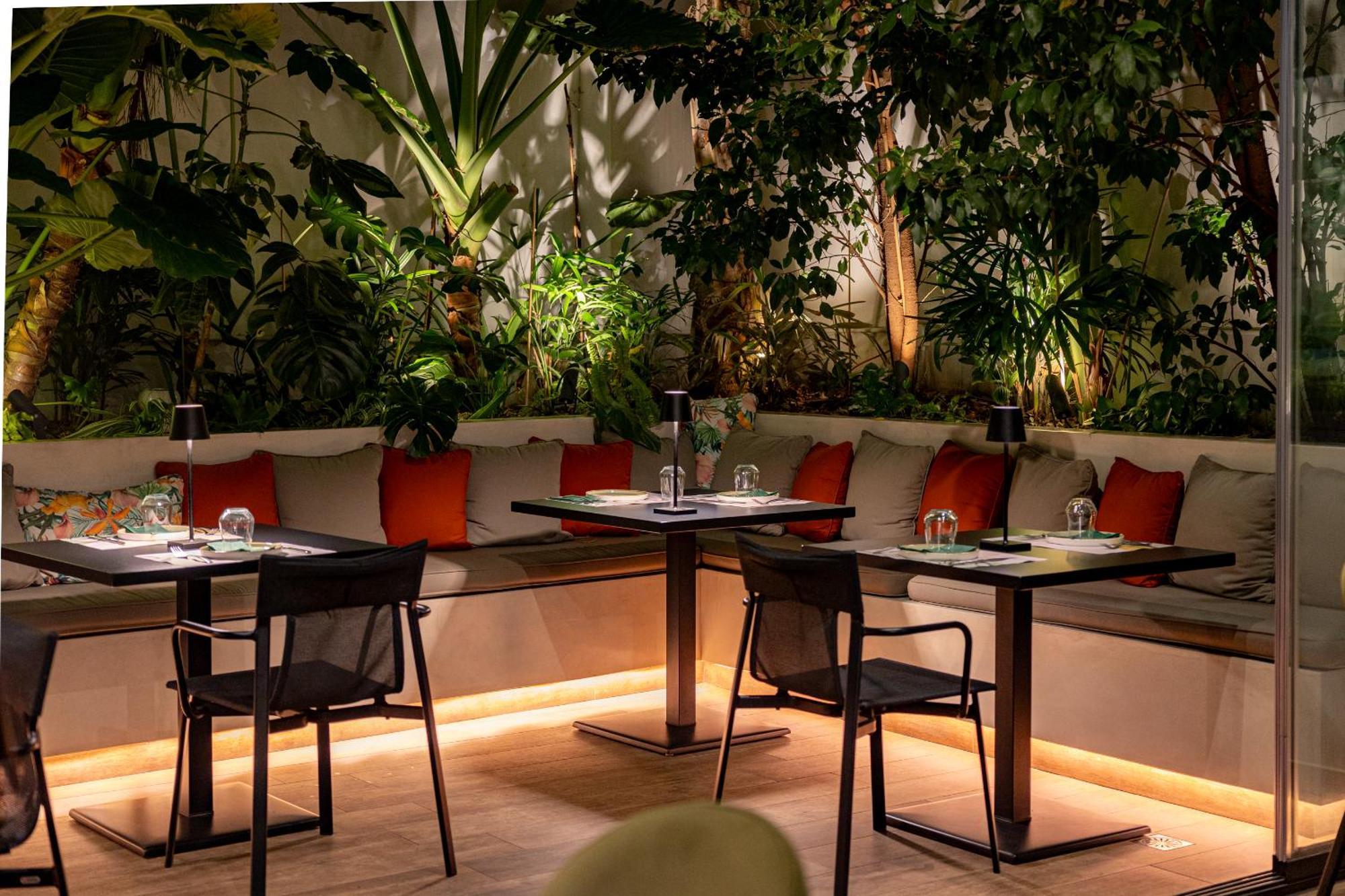 Ivis 4 Boutique Hotel Athena Bagian luar foto