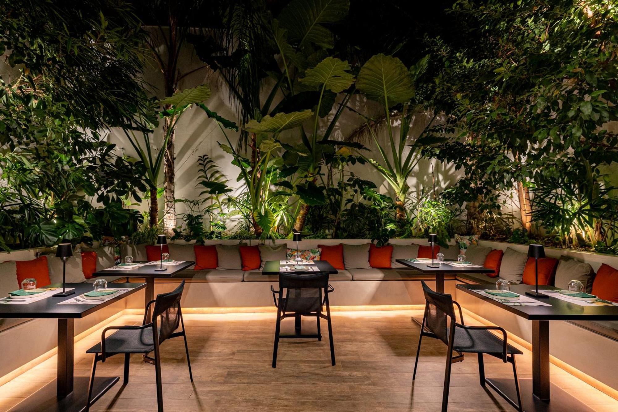 Ivis 4 Boutique Hotel Athena Bagian luar foto